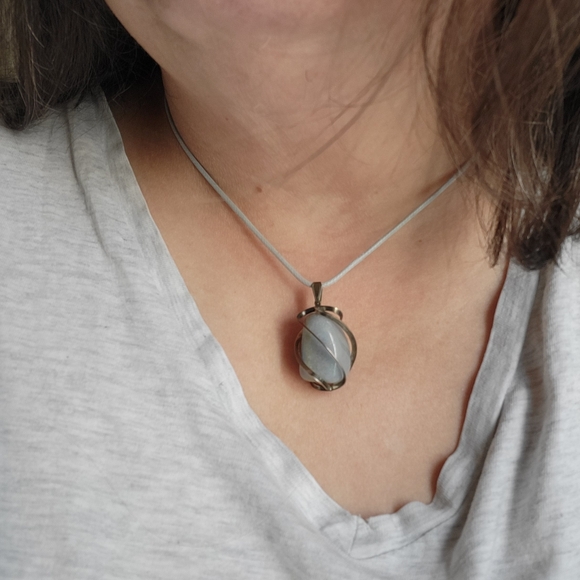 Vintage Caged in Silver Tone Metal Pale Blue Green Stone Pendant Necklace - Picture 4 of 17